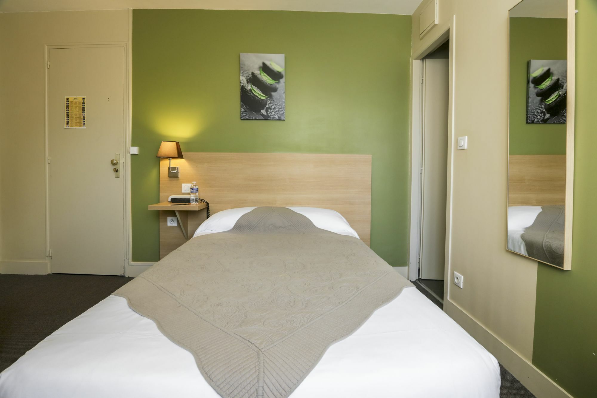 Brit Hotel Terminus 3*